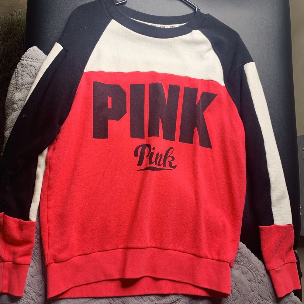 VS PINK CREWNECK